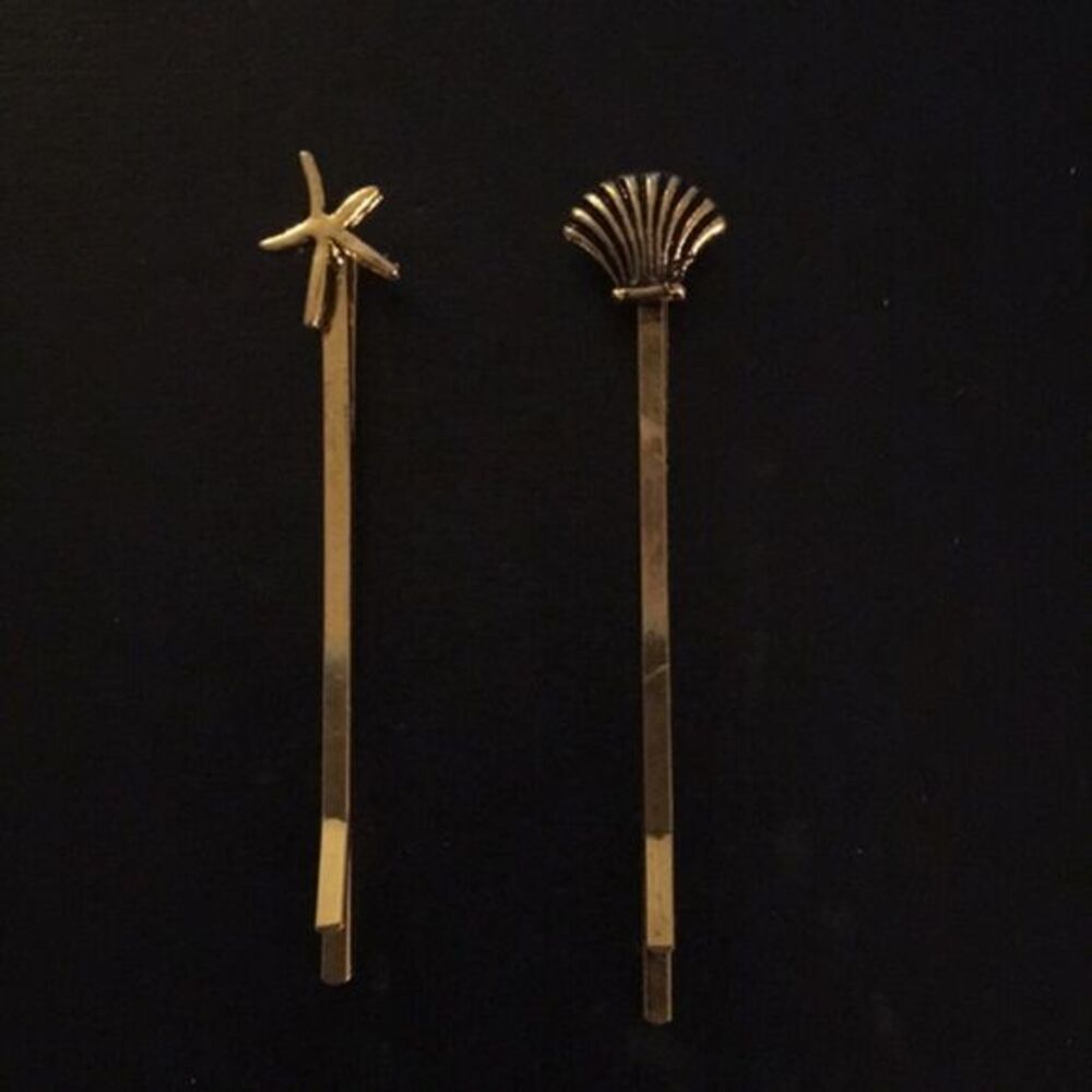 Shell and starfish hair pins